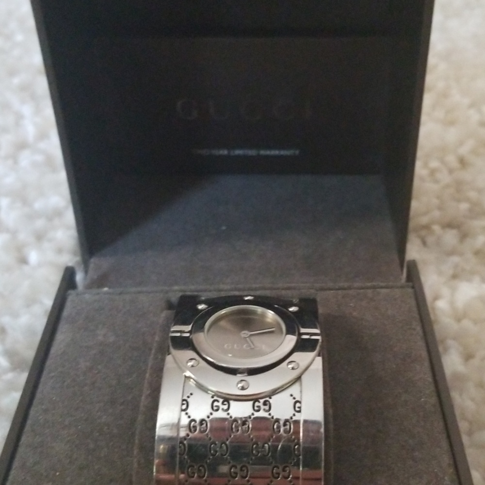 Gucci bangle watch - Picture 2 of 10
